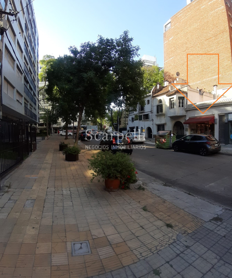 Local Comercial ID.11670 - Locales Nuevos Con Renta en Punta Carretas en puntos comerciales estratégicos y con excelentes Garantías.-