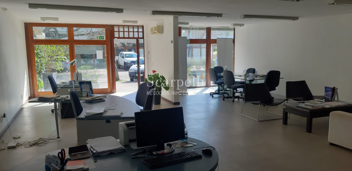 Local Comercial ID.20834 - Locales Comerciales Av.Roosevelt Parada 12 Próximo Banco Santander