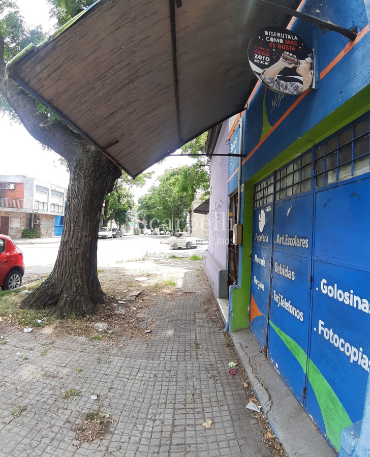 Local Comercial ID.26236 - Local Comercial Esquina con gran Visibilidad sobre Amézaga prox. Barrio Reus.-