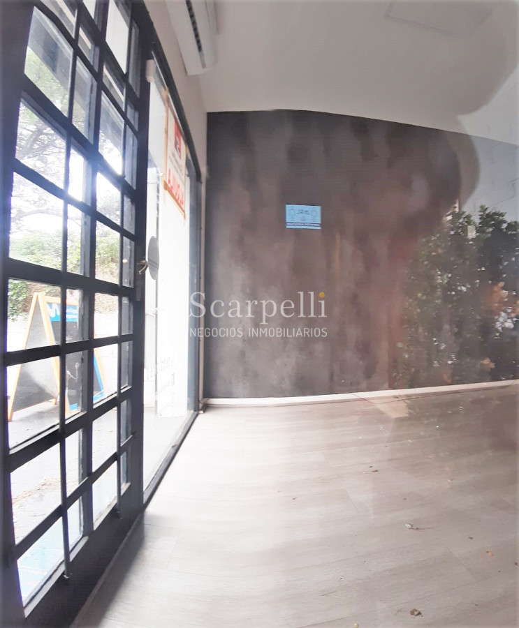 Local Comercial ID.30069 - Local en Alquiler a mts. de Arocena Próximo Ancap y Hotel Casino Carrasco.-