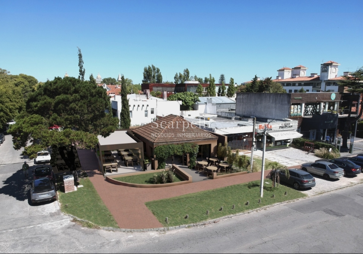 Local Comercial ID.31789 - Alquiler Local Esquina Proximo a Av . Arocena y Av. Rivera Frente al mas importante centro de Oficinas en Carrasco a inagurarse proximamente !