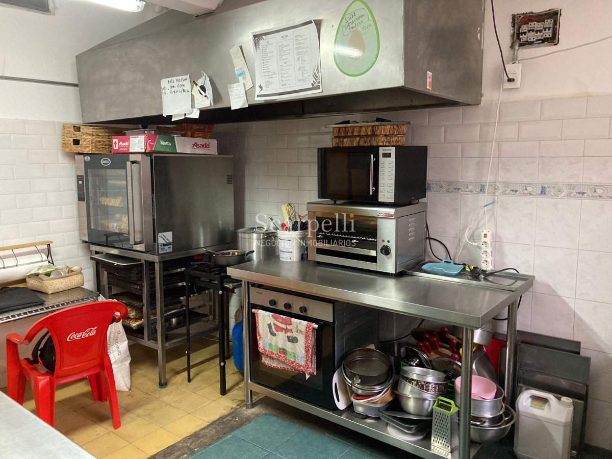 Local Comercial ID.36625 - Venta Llave local gastronómico en Parque Batlle totalmente equipado Nuevo como a estrenar.-