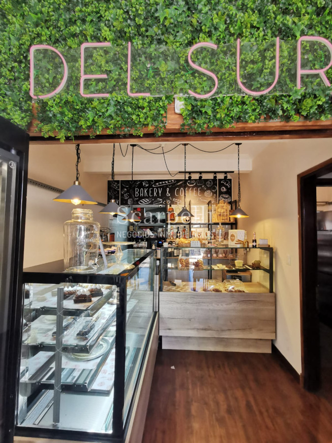 Local Comercial ID.36625 - Venta Llave local gastronómico en Parque Batlle totalmente equipado Nuevo como a estrenar.-