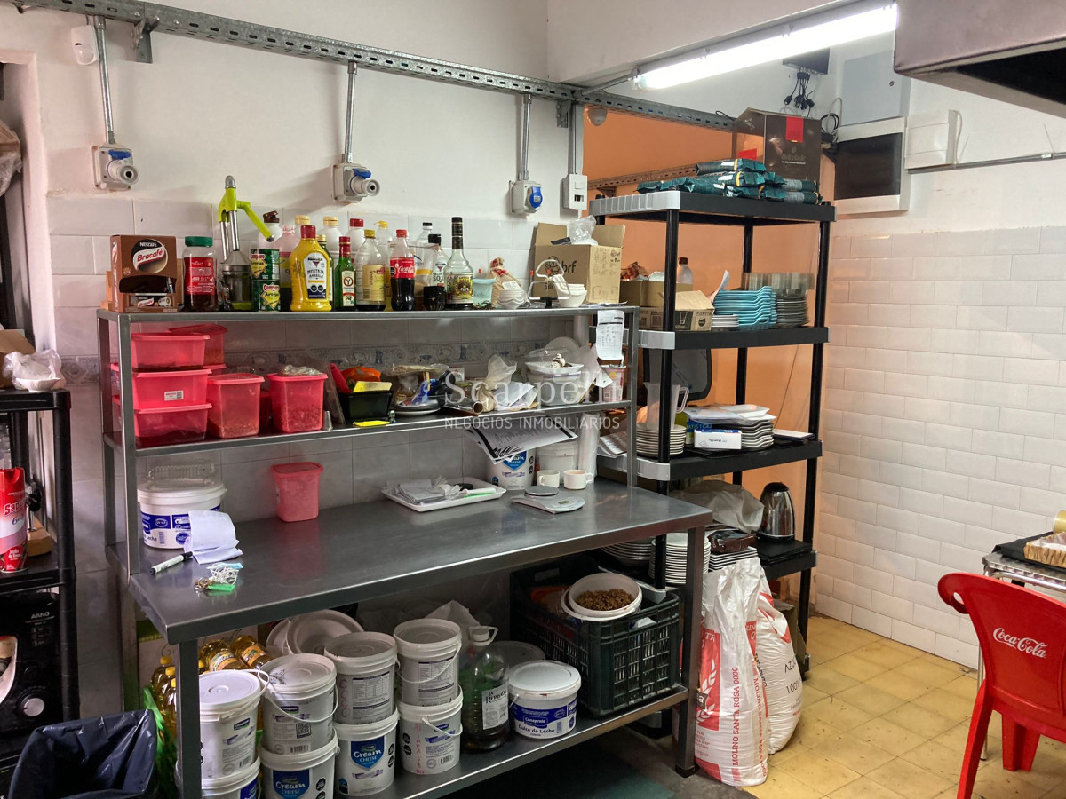 Local Comercial ID.36625 - Venta Llave local gastronómico en Parque Batlle totalmente equipado Nuevo como a estrenar.-