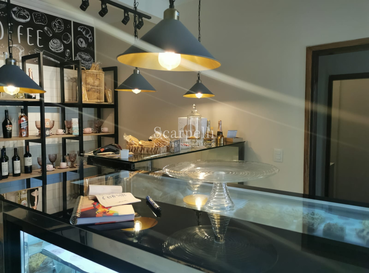 Local Comercial ID.36625 - Venta Llave local gastronómico en Parque Batlle totalmente equipado Nuevo como a estrenar.-