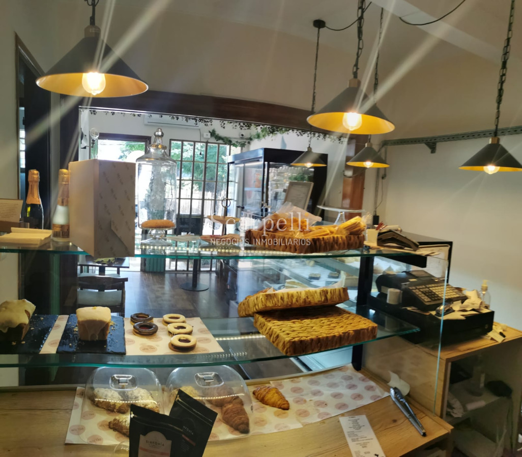 Local Comercial ID.36625 - Venta Llave local gastronómico en Parque Batlle totalmente equipado Nuevo como a estrenar.-