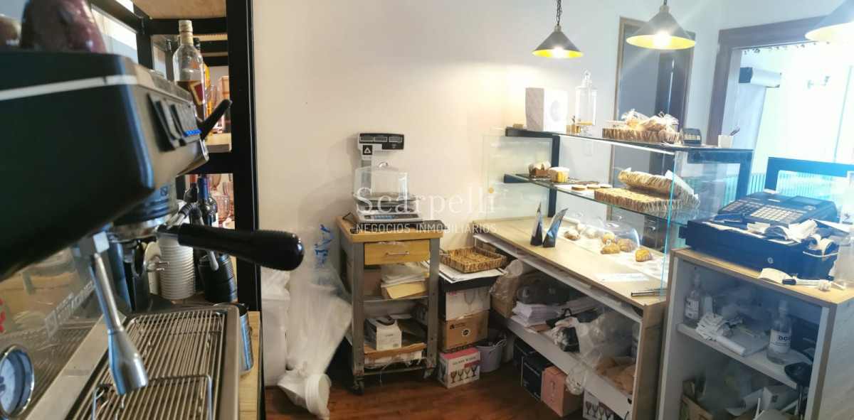 Local Comercial ID.36625 - Venta Llave local gastronómico en Parque Batlle totalmente equipado Nuevo como a estrenar.-