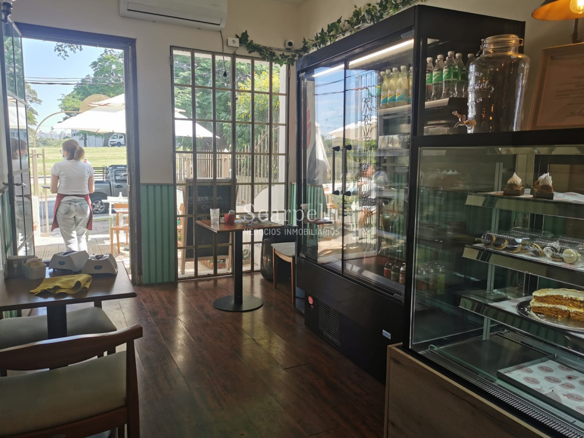 Local Comercial ID.36625 - Venta Llave local gastronómico en Parque Batlle totalmente equipado Nuevo como a estrenar.-