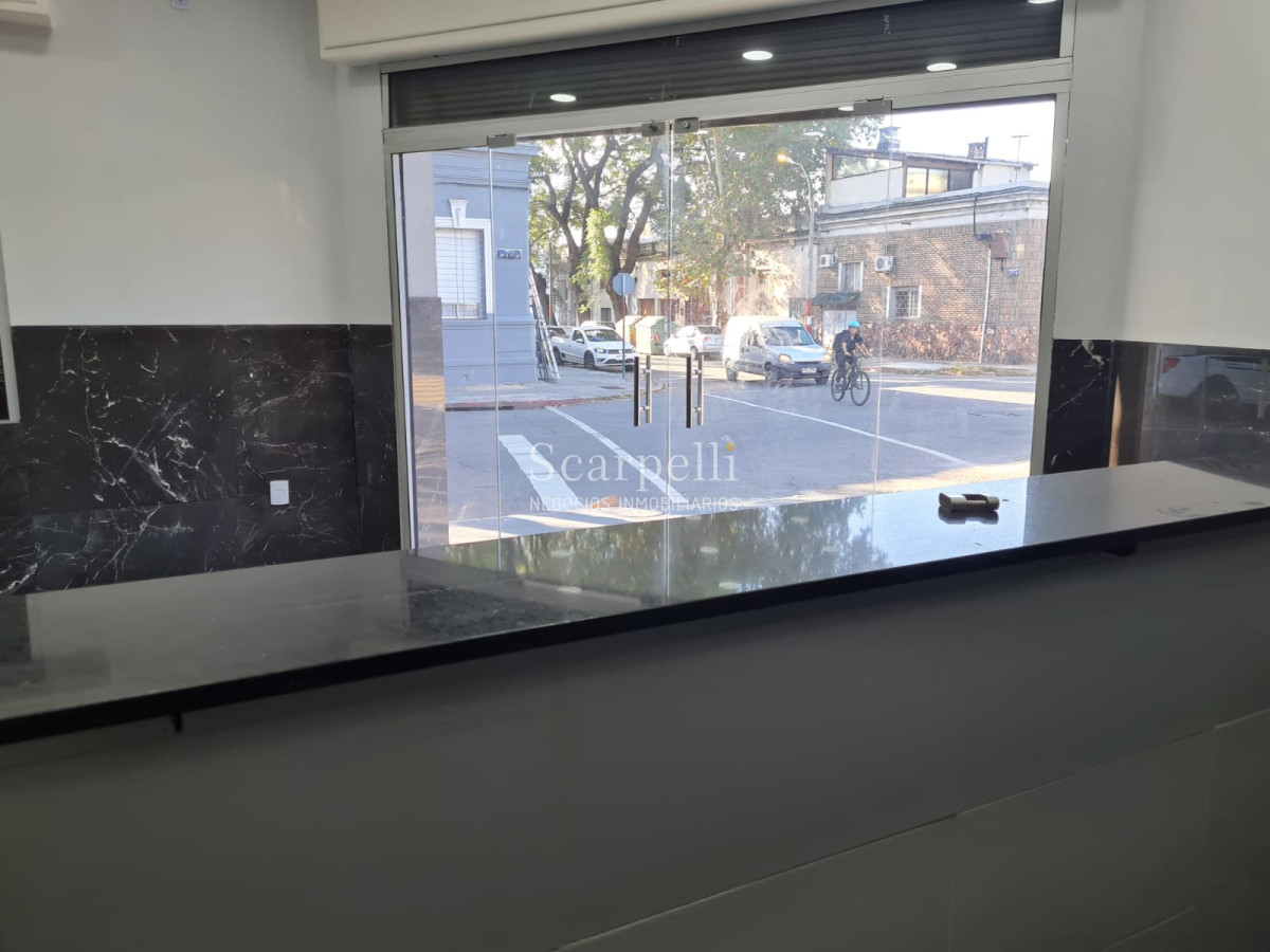 Local Comercial ID.36913 - Local esquina totalmente reciclado como a estrenar muy próximo a Canal 12 Y Radio Sarandí