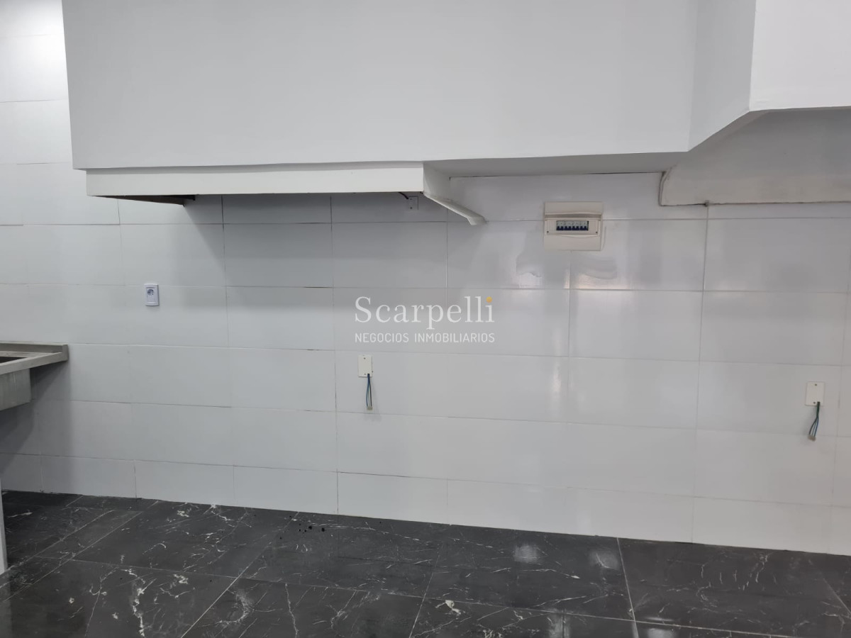 Local Comercial ID.36913 - Local esquina totalmente reciclado como a estrenar muy próximo a Canal 12 Y Radio Sarandí