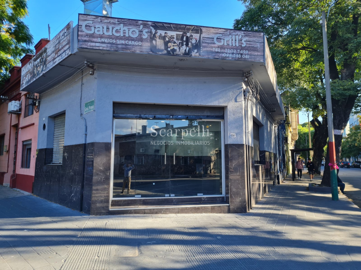 Local Comercial ID.36913 - Local esquina totalmente reciclado como a estrenar muy próximo a Canal 12 Y Radio Sarandí