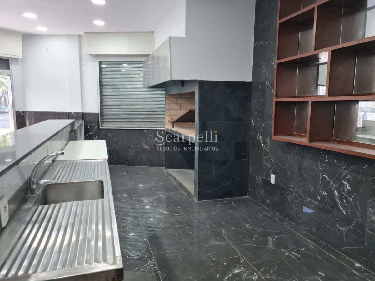 Local Comercial ID.36913 - Local esquina totalmente reciclado como a estrenar muy próximo a Canal 12 Y Radio Sarandí