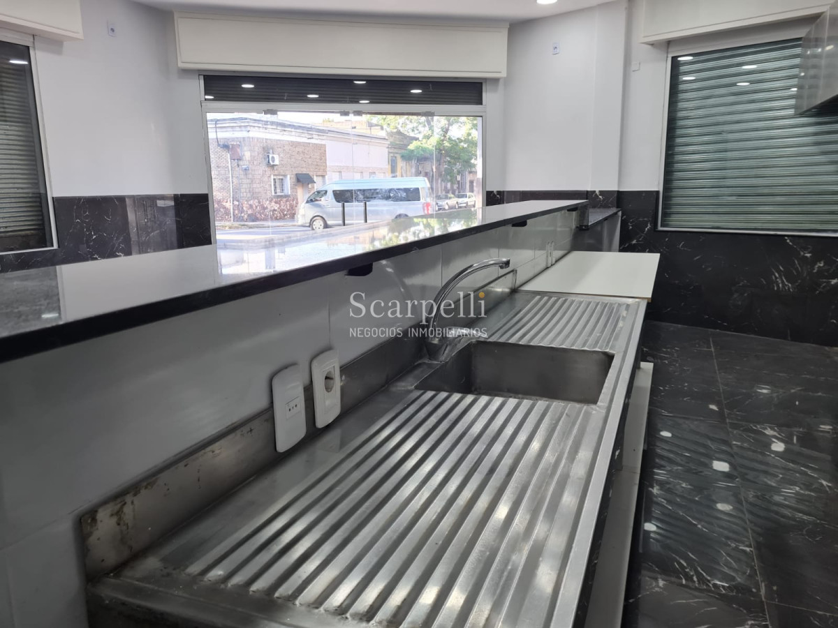 Local Comercial ID.36913 - Local esquina totalmente reciclado como a estrenar muy próximo a Canal 12 Y Radio Sarandí