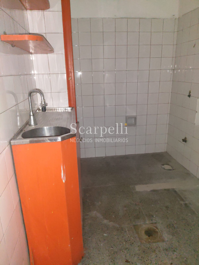 Local Comercial ID.37796 - CIUDAD VIEJA ALQUILER LOCAL COMERCIAL AL FRENTE DE BUENA CATEGORÍA ADMITE MÚLTIPLES DESTINOS  IDEAL CHOCOLATERÍA