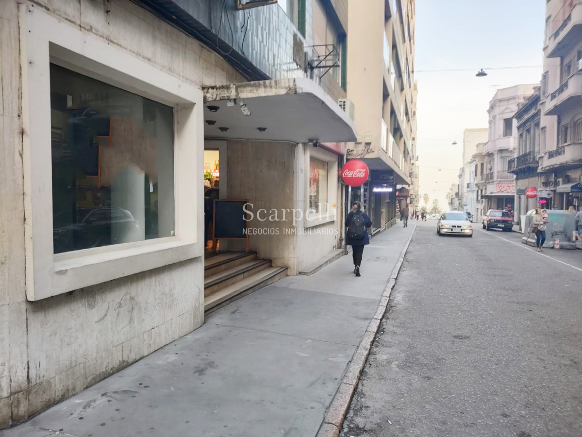 Local Comercial ID.37796 - CIUDAD VIEJA ALQUILER LOCAL COMERCIAL AL FRENTE DE BUENA CATEGORÍA ADMITE MÚLTIPLES DESTINOS  IDEAL CHOCOLATERÍA