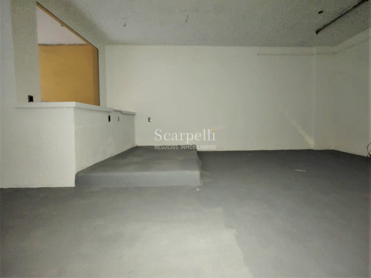 Local Comercial ID.37796 - CIUDAD VIEJA ALQUILER LOCAL COMERCIAL AL FRENTE DE BUENA CATEGORÍA ADMITE MÚLTIPLES DESTINOS  IDEAL CHOCOLATERÍA