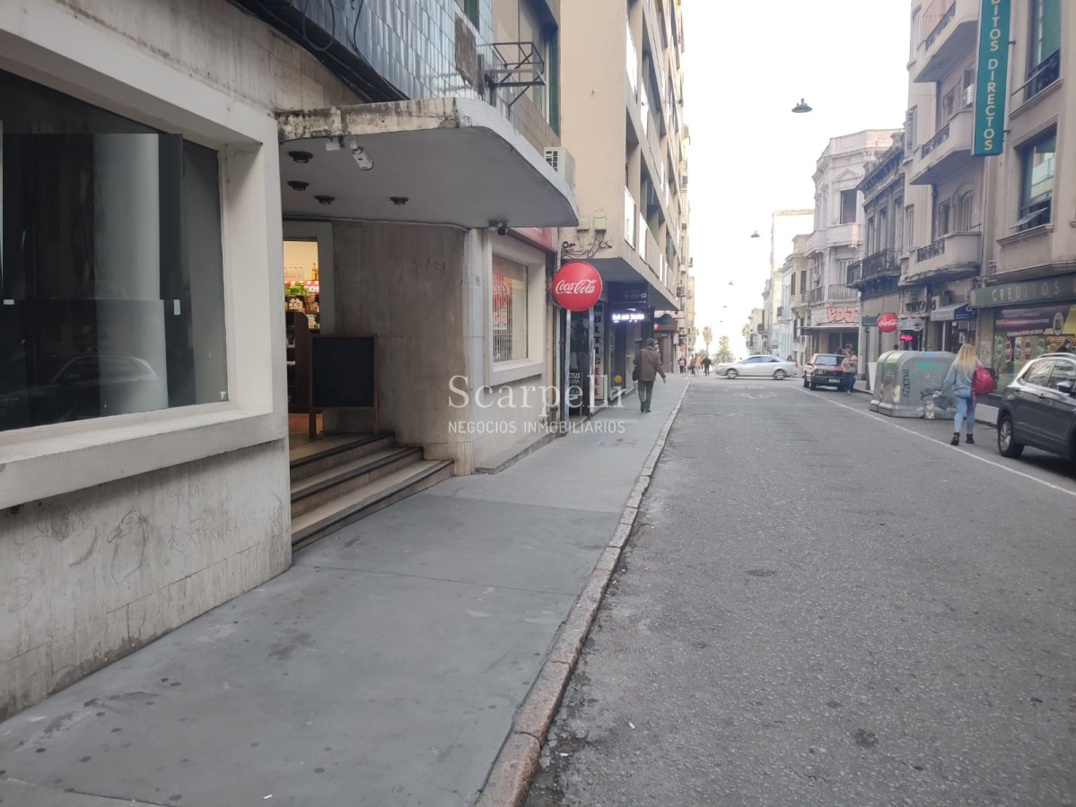 Local Comercial ID.37796 - CIUDAD VIEJA ALQUILER LOCAL COMERCIAL AL FRENTE DE BUENA CATEGORÍA ADMITE MÚLTIPLES DESTINOS  IDEAL CHOCOLATERÍA