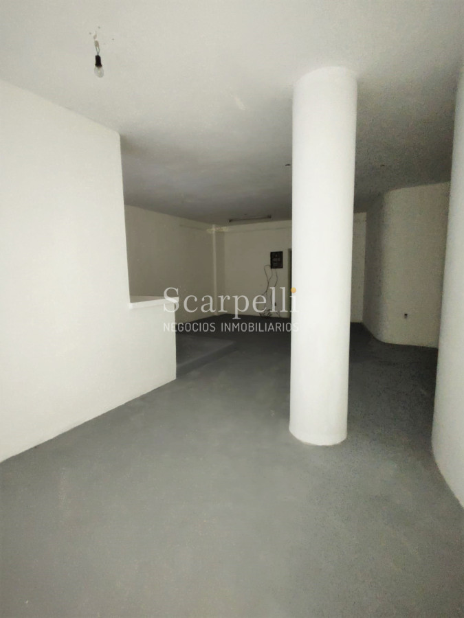 Local Comercial ID.37796 - CIUDAD VIEJA ALQUILER LOCAL COMERCIAL AL FRENTE DE BUENA CATEGORÍA ADMITE MÚLTIPLES DESTINOS  IDEAL CHOCOLATERÍA