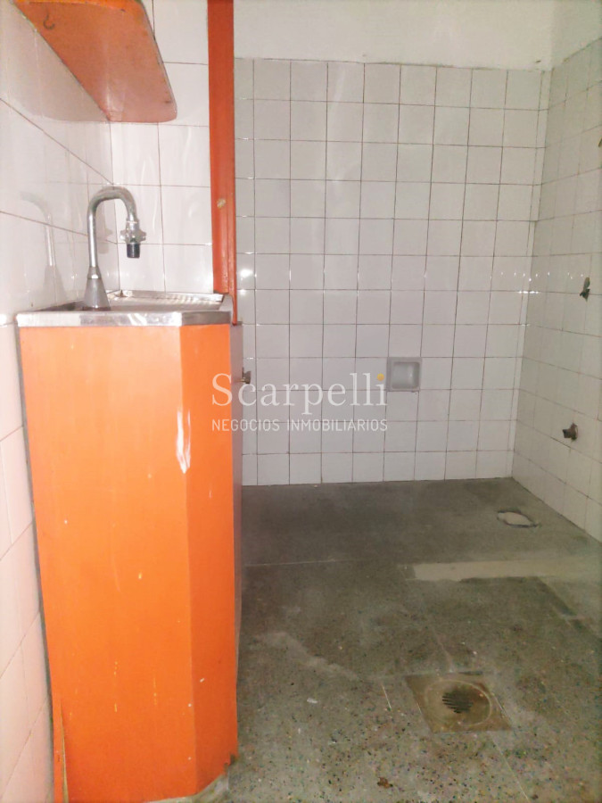 Local Comercial ID.37796 - CIUDAD VIEJA ALQUILER LOCAL COMERCIAL AL FRENTE DE BUENA CATEGORÍA ADMITE MÚLTIPLES DESTINOS  IDEAL CHOCOLATERÍA