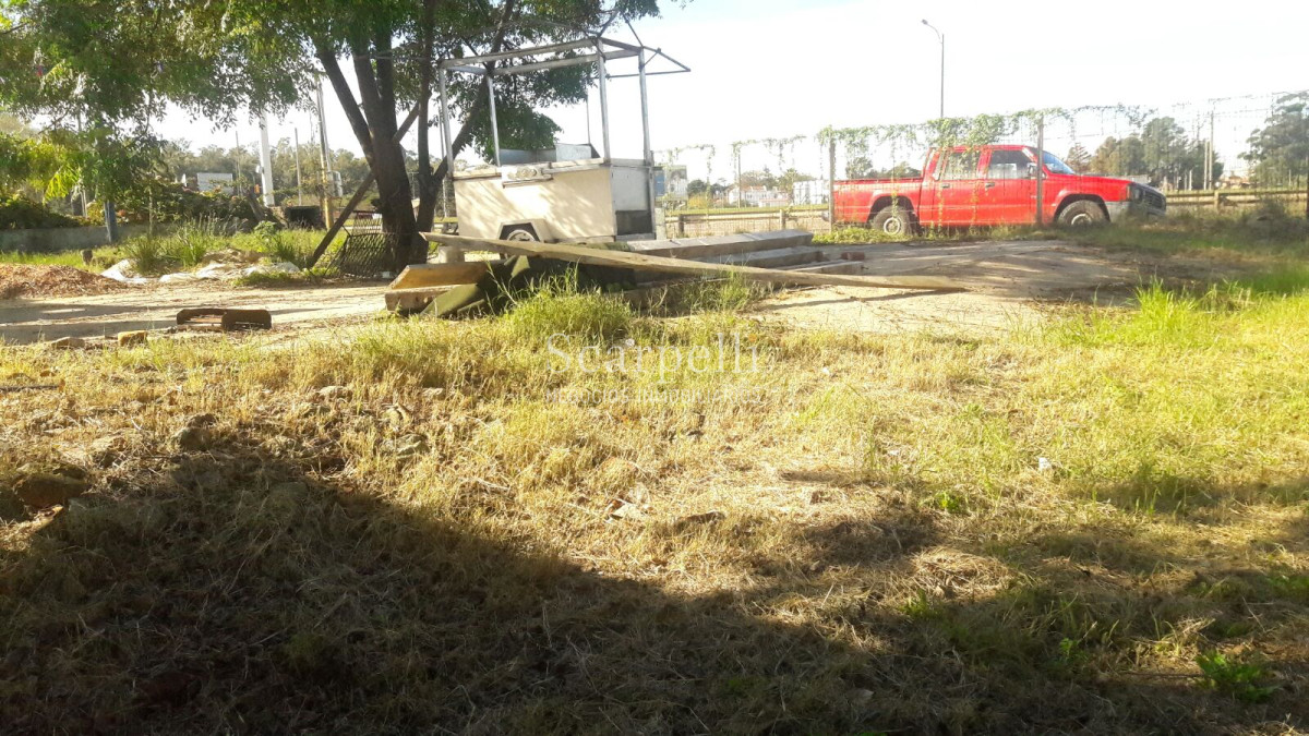 Local Comercial ID.5998 - Estupenda esquina Comercial con importante flujo de Automóviles en el mayor estacionamiento en Centro Comercial