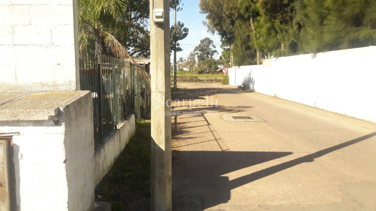 Local Comercial ID.5998 - Estupenda esquina Comercial con importante flujo de Automóviles en el mayor estacionamiento en Centro Comercial