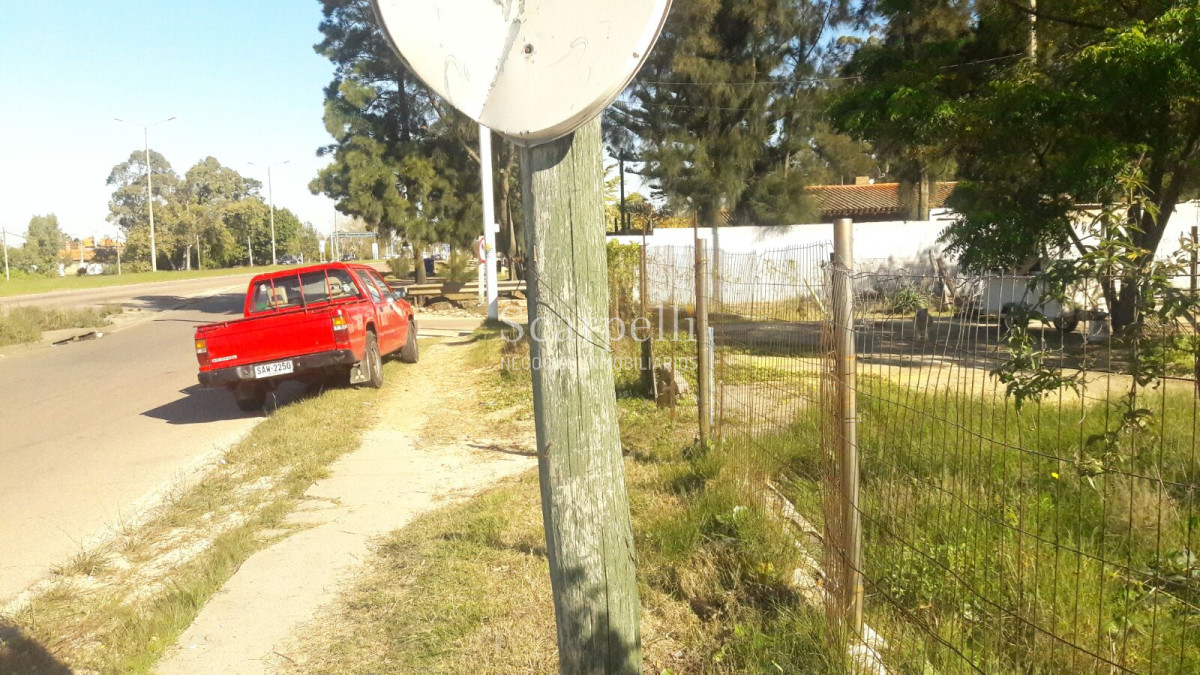 Local Comercial ID.5998 - Estupenda esquina Comercial con importante flujo de Automóviles en el mayor estacionamiento en Centro Comercial