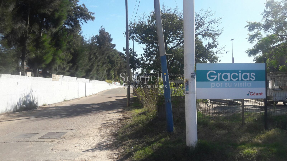 Local Comercial ID.5998 - Estupenda esquina Comercial con importante flujo de Automóviles en el mayor estacionamiento en Centro Comercial