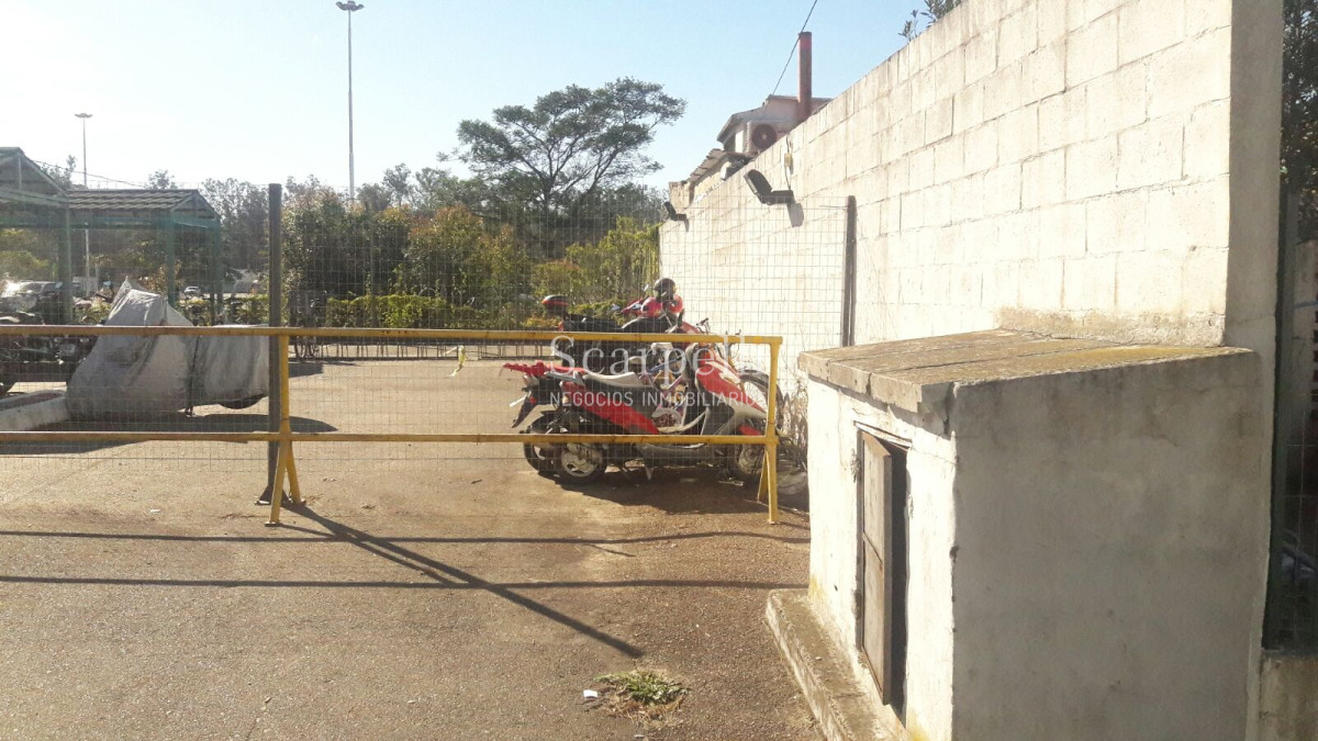 Local Comercial ID.5998 - Estupenda esquina Comercial con importante flujo de Automóviles en el mayor estacionamiento en Centro Comercial