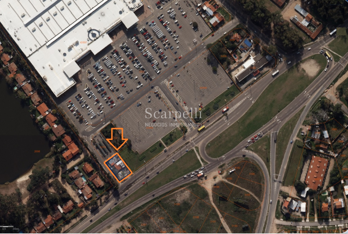 Local Comercial ID.5998 - Estupenda esquina Comercial con importante flujo de Automóviles en el mayor estacionamiento en Centro Comercial
