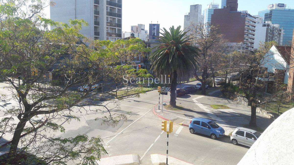 Local Comercial ID.7379 - LOCAL EN IMPORTANTE ESQUINA DE POCITOS NUEVO A MTS. WTC & SHOPPING