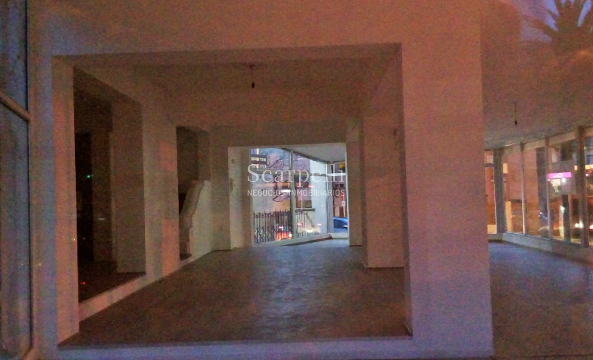 Local Comercial ID.7379 - LOCAL EN IMPORTANTE ESQUINA DE POCITOS NUEVO A MTS. WTC & SHOPPING