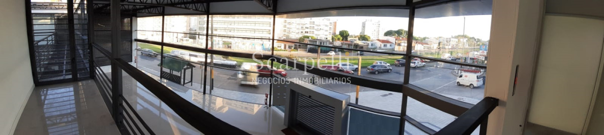 Local Comercial ID.9889 - Importante Local Comercial en esquina sobre Av. Italia a Estrenar y con imponente exposición Visual