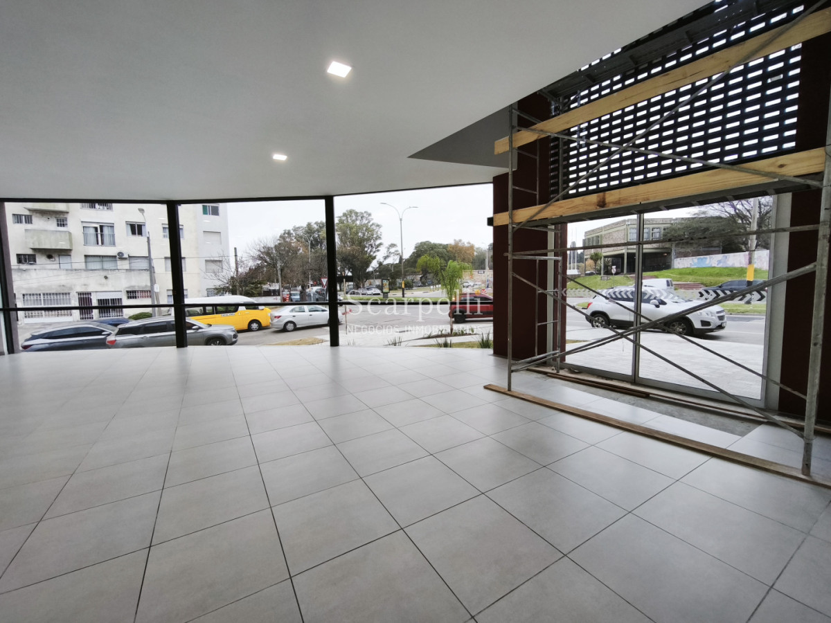 Local Comercial ID.50626 - Imponente Local Comercial en Gran Esquina A Estrenar Inmejorable