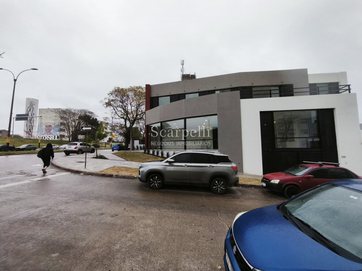 Local Comercial ID.50626 - Imponente Local Comercial en Gran Esquina A Estrenar Inmejorable