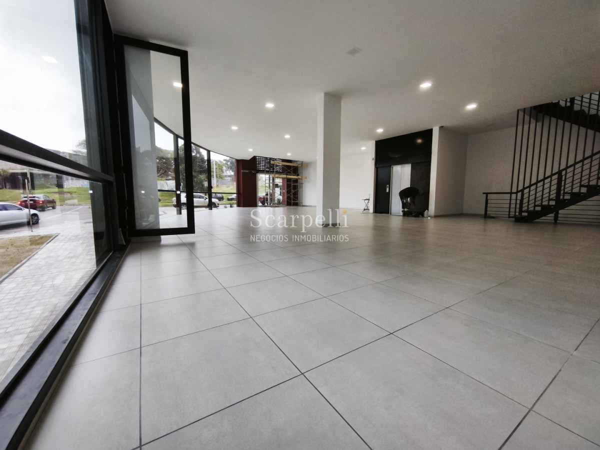 Local Comercial ID.50626 - Imponente Local Comercial en Gran Esquina A Estrenar Inmejorable