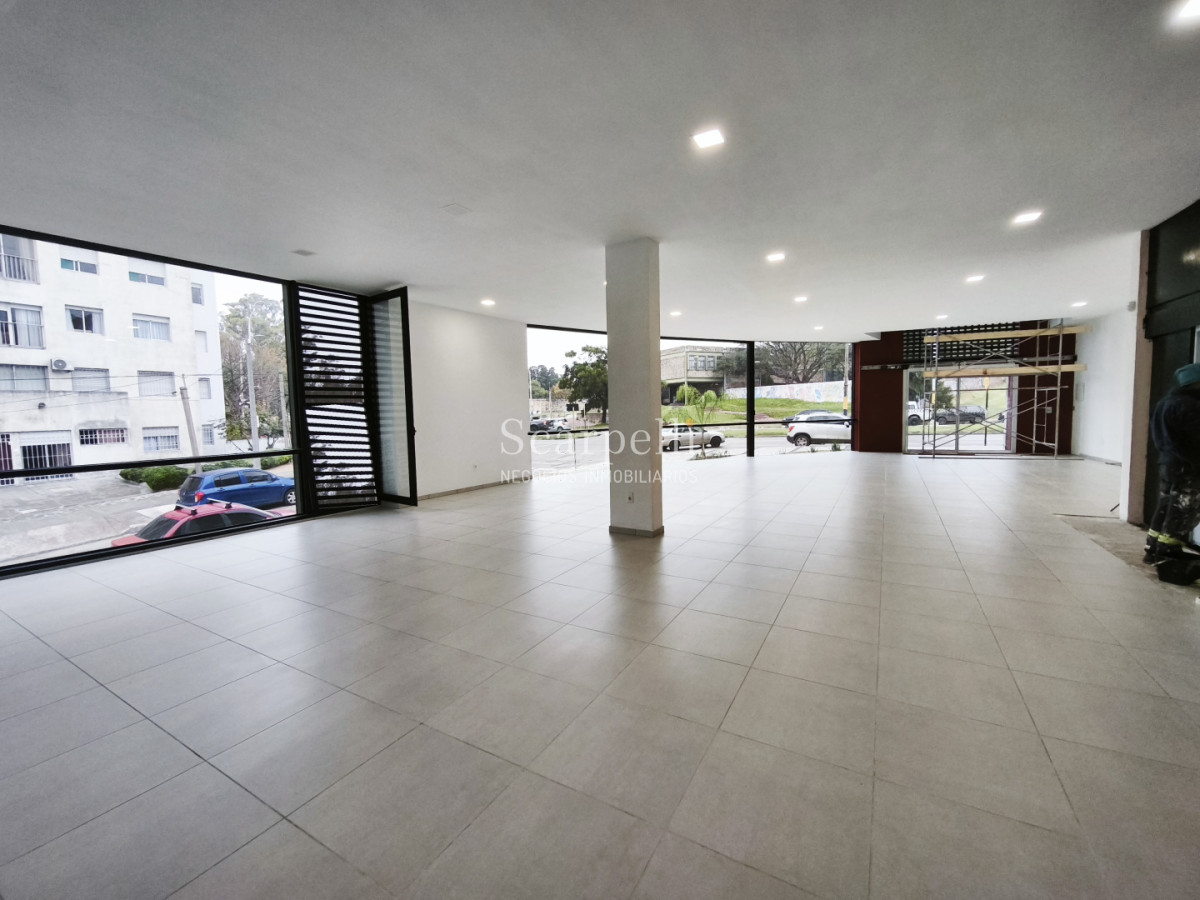 Local Comercial ID.50626 - Imponente Local Comercial en Gran Esquina A Estrenar Inmejorable
