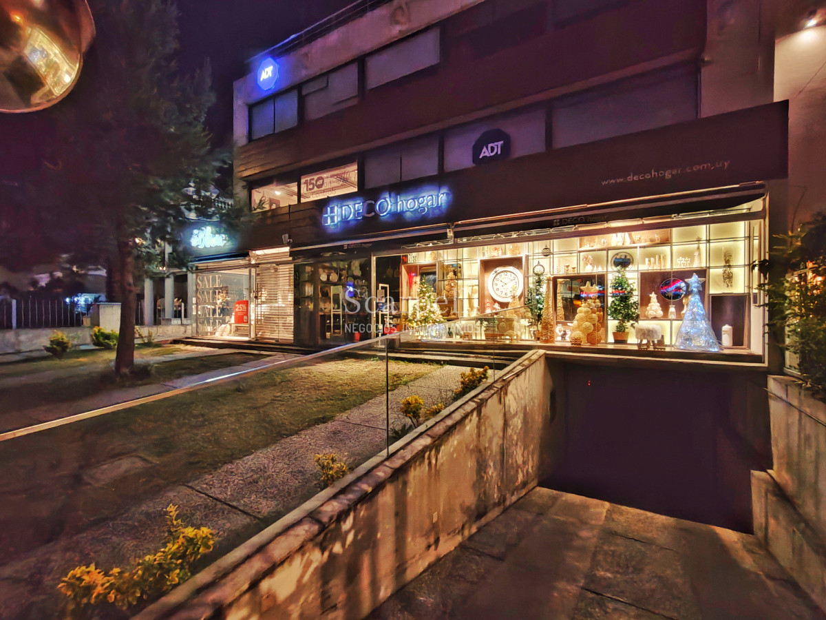 Local Comercial ID.50355 - Alquiler Local nuevo Sobre Av. Arocena 120m2 a mts. La Pasiva y Tienda Inglesa