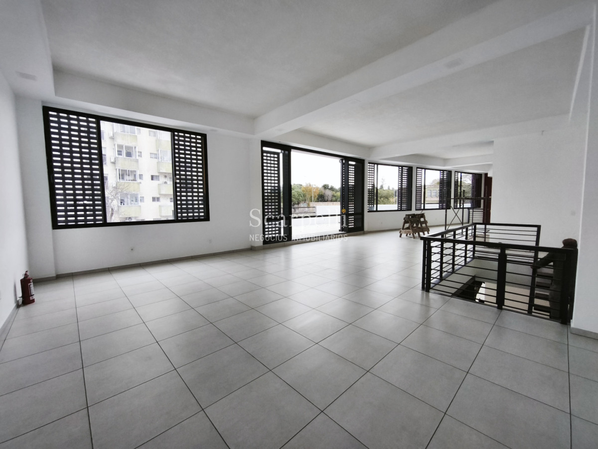 Local Comercial ID.50626 - Imponente Local Comercial en Gran Esquina A Estrenar Inmejorable