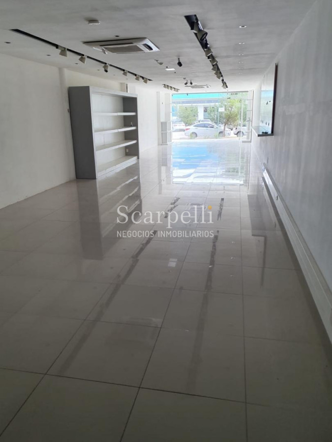 Local Comercial ID.50355 - Alquiler Local nuevo Sobre Av. Arocena 120m2 a mts. La Pasiva y Tienda Inglesa