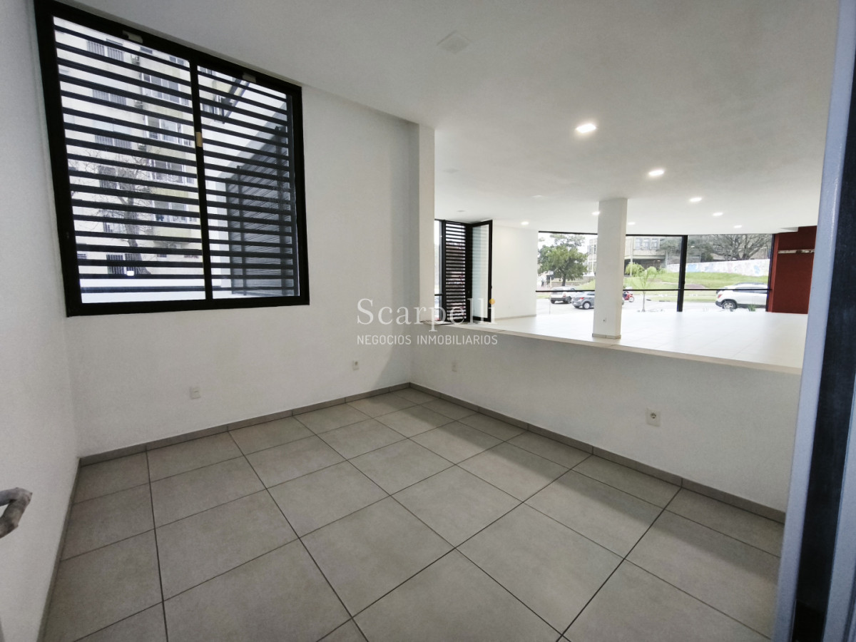 Local Comercial ID.50626 - Imponente Local Comercial en Gran Esquina A Estrenar Inmejorable
