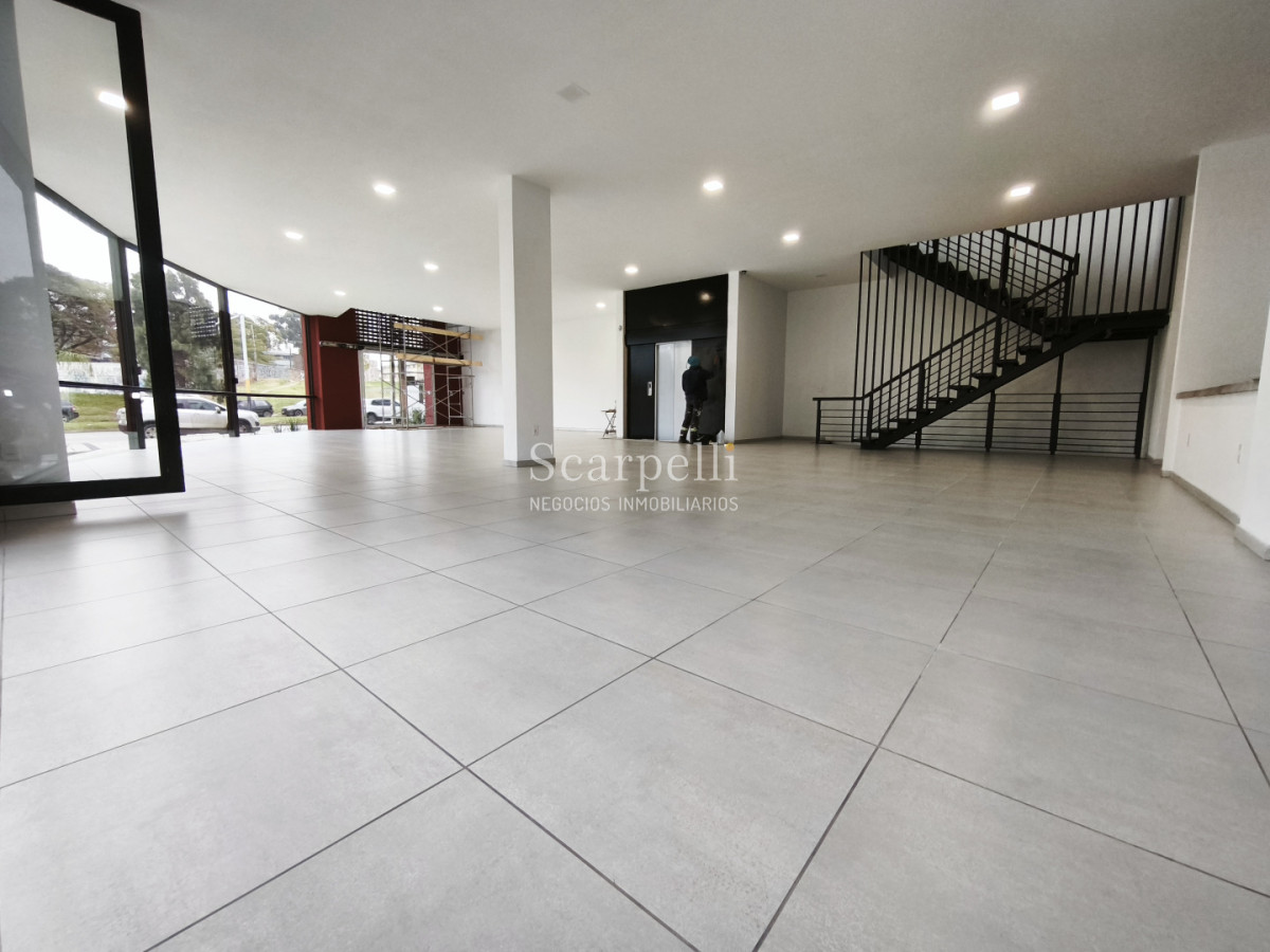 Local Comercial ID.50626 - Imponente Local Comercial en Gran Esquina A Estrenar Inmejorable