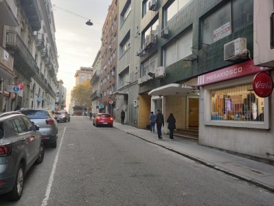 CIUDAD VIEJA ALQUILER LOCAL COMERCIAL AL FRENTE DE BUENA CATEGORÍA ADMITE MÚLTIPLES DESTINOS  IDEAL CHOCOLATERÍA