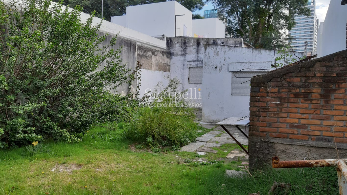 Terreno ID.10324 - Último terreno en Buceo a 100 mts. de la Rambla con construcción muy antigua para demoler  Ideal Apartamentos, Estacionamiento, Propiedad Horizontal etc.
