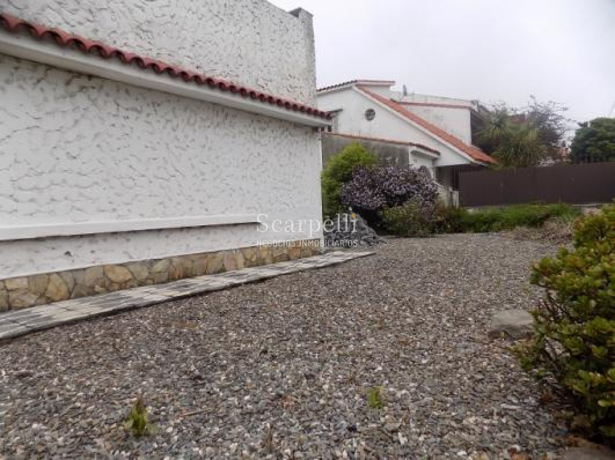 Terreno ID.30581 - Terreno en Punto Alto de Malvín con Vista indirecta a la Rambla con Proyecto Aprobado 9 mts. de Altura.-