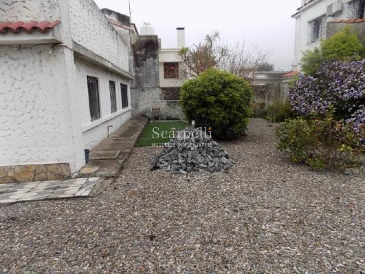 Terreno ID.30581 - Terreno en Punto Alto de Malvín con Vista indirecta a la Rambla con Proyecto Aprobado 9 mts. de Altura.-
