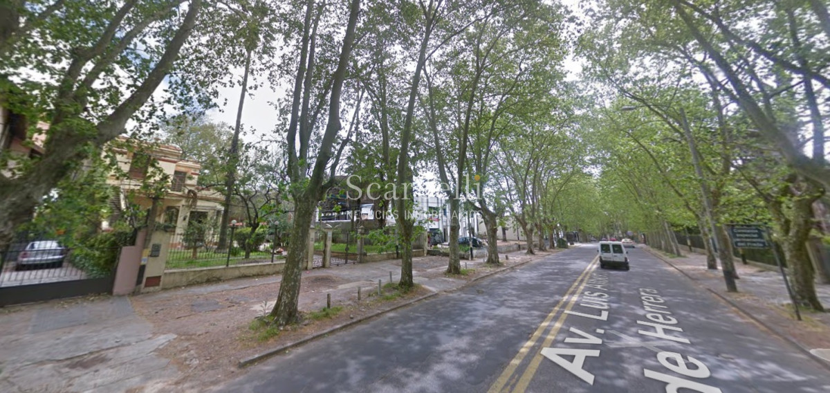 Terreno ID.36264 - Prado: Venta Importante Residencia con gran Terreno sobre Luis Alberto de Herrera muy proximo a Av. Burgues y Av. Millán.-
