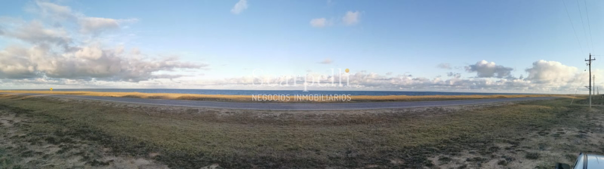 Terreno ID.36390 - Toda una manzana de más de 9000 m2 en Costa Bonita Rocha entre el Océano Atlántico y Laguna Garzón.-