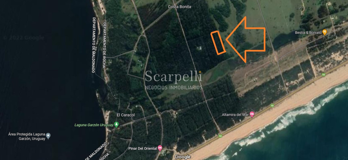 Terreno ID.36390 - Toda una manzana de más de 9000 m2 en Costa Bonita Rocha entre el Océano Atlántico y Laguna Garzón.-