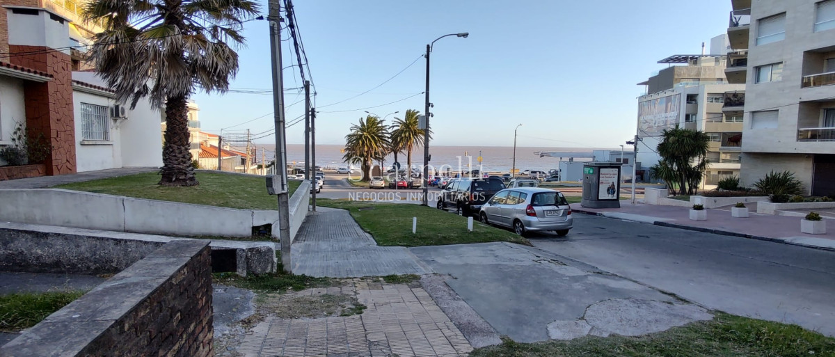 Terreno ID.40060 - Venta Terreno con altura a mts de la Rambla de Punta Gorda y Malvin .-