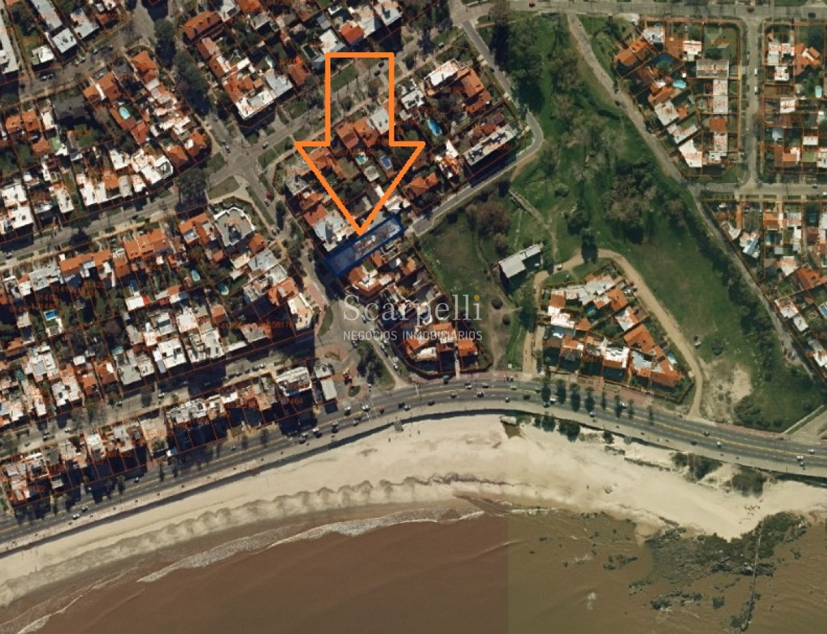 Terreno ID.40060 - Venta Terreno con altura a mts de la Rambla de Punta Gorda y Malvin .-